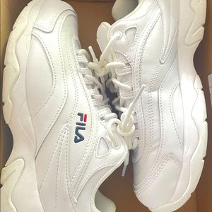 FILA WOMENS SNEAKERS SIZE 8.5